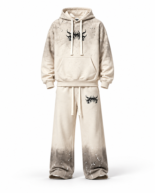 Conjunto Metal color hueso, hoodie y pantalón con estampado negro