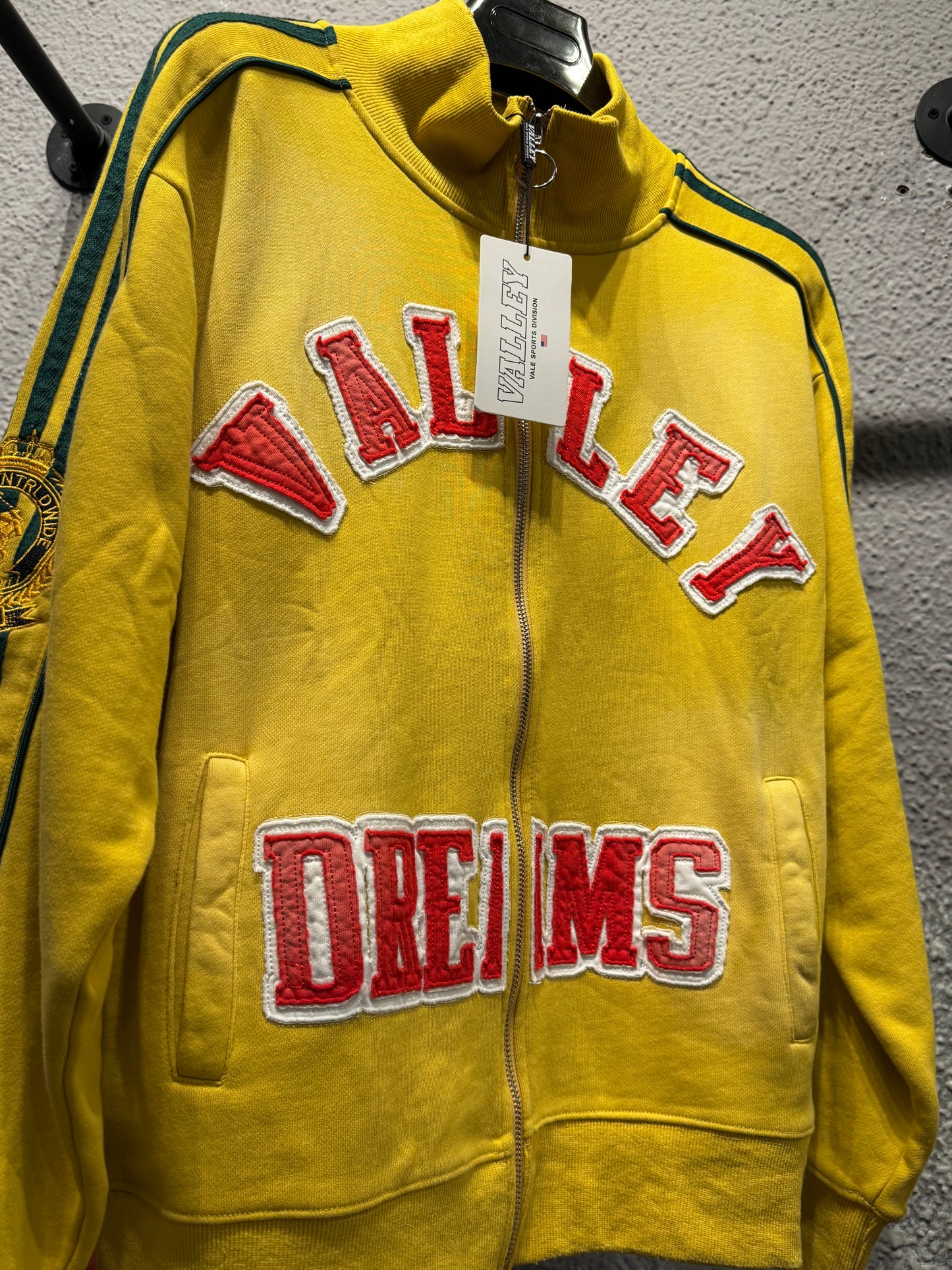 VALLEY DREAMS 4