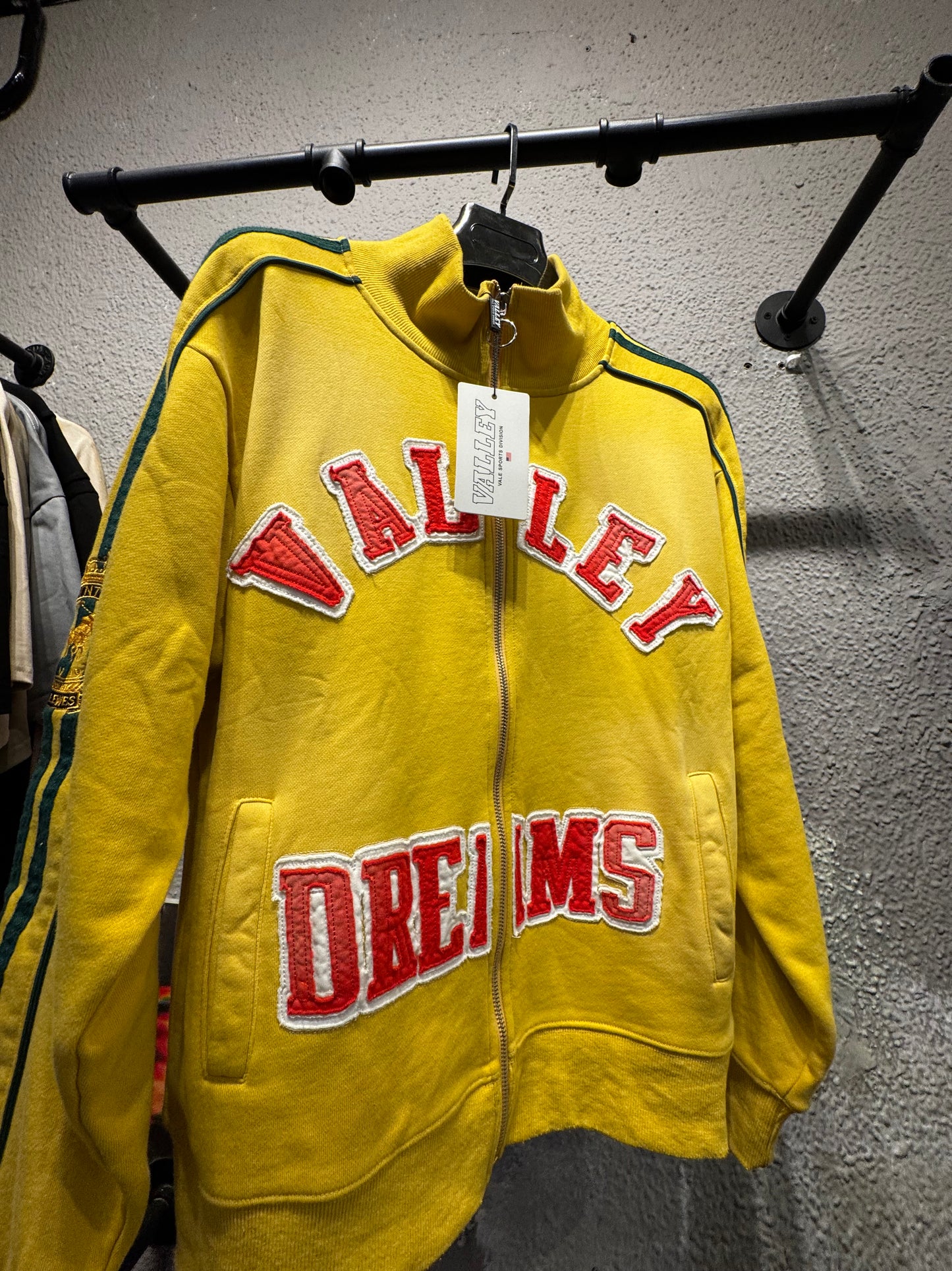 VALLEY DREAMS 4