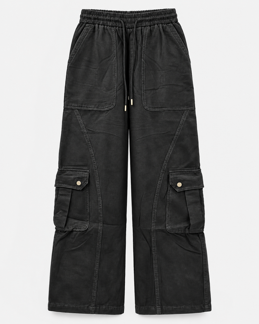 Pants Full Negro Cargo - vista frontal sobre fondo neutro